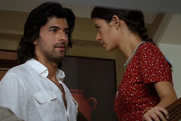 Mustafá busca vingança e Fatmagül foge com Kerim para Istambul