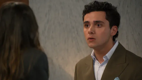 ‘A Herança’: Bernardo submete-se a sessão de hipnose e teme ter traído Teresinha